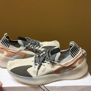 WOMENS TENNIS SHOES FOR SALE! Never worn! Asking $50 got them for 70.